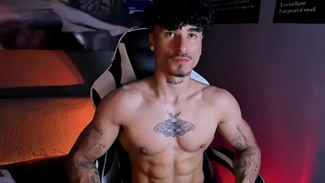 Snapshot of Thomas_Fit1 chatting on April 7, 11:59 pm Thomas Fit1 online show from April 7, 11:59 pm