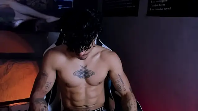 Snapshot of Thomas_Fit1 chatting on April 14, 4:51 am Thomas Fit1 online show from April 14, 4:51 am