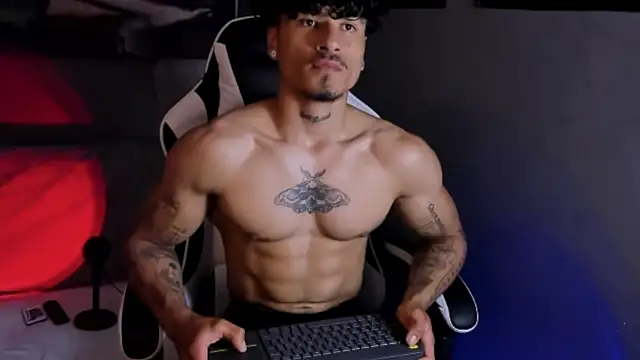 Snapshot of Thomas_Fit1 chatting on April 14, 7:31 pm Thomas Fit1 online show from April 14, 7:31 pm