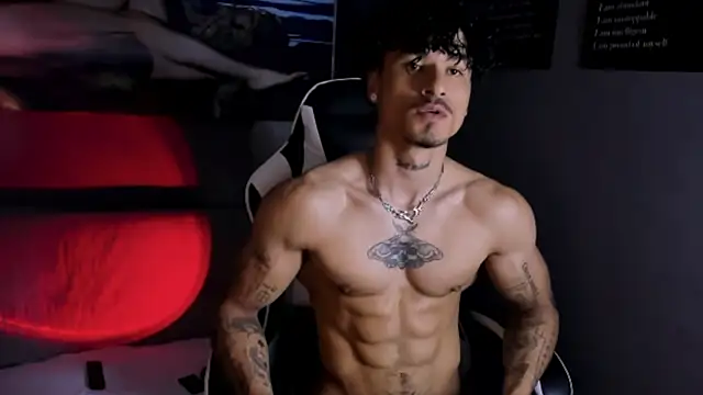 Snapshot of Thomas_Fit1 chatting on April 17, 1:52 am Thomas Fit1 online show from April 17, 1:52 am