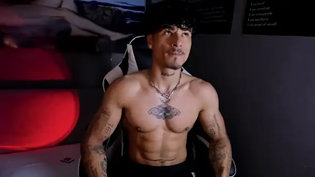 Snapshot of Thomas_Fit1 chatting on April 17, 5:49 pm Thomas Fit1 online show from April 17, 5:49 pm
