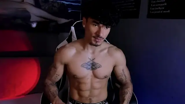 Snapshot of Thomas_Fit1 chatting on April 21, 6:55 pm Thomas Fit1 online show from April 21, 6:55 pm
