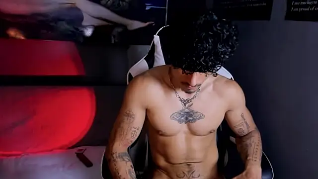 Snapshot of Thomas_Fit1 chatting on April 22, 7:00 am Thomas Fit1 online show from April 22, 7:00 am