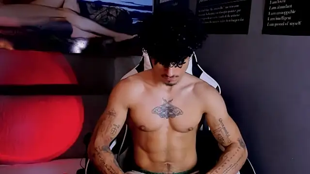 Snapshot of Thomas_Fit1 chatting on April 24, 8:22 pm Thomas Fit1 online show from April 24, 8:22 pm