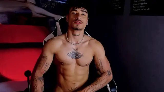 Snapshot of Thomas_Fit1 chatting on April 30, 10:58 pm Thomas Fit1 online show from April 30, 10:58 pm
