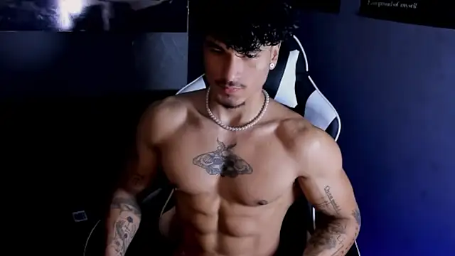 Snapshot of Thomas_Fit1 chatting on June 8, 12:14 am Thomas Fit1 online show from June 8, 12:14 am