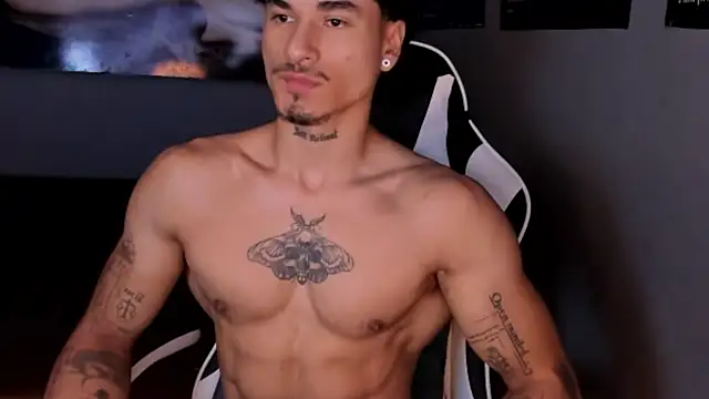 Snapshot of Thomas_Fit1 chatting on June 9, 6:08 pm Thomas Fit1 online show from June 9, 6:08 pm