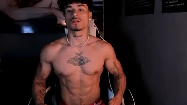 Snapshot of Thomas_Fit1 chatting on June 11, 2:44 am Thomas Fit1 online show from June 11, 2:44 am