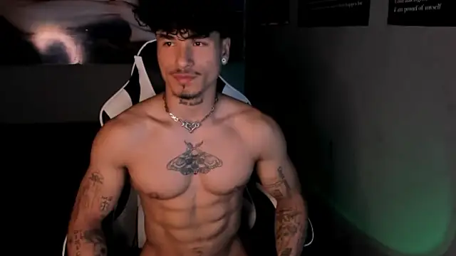 Snapshot of Thomas_Fit1 chatting on June 12, 3:27 am Thomas Fit1 online show from June 12, 3:27 am