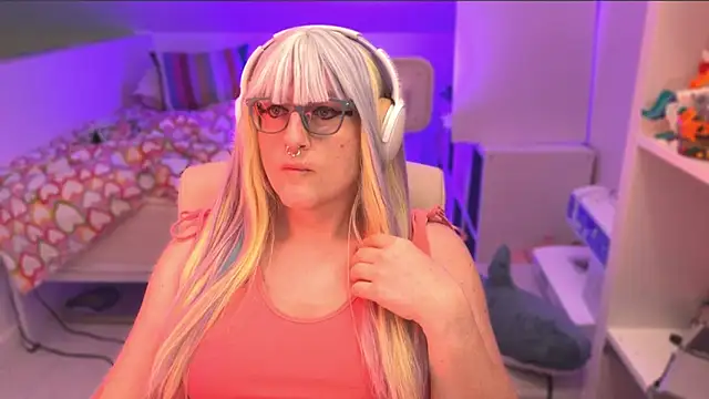 TransCayenne online show from February 10, 1:04 pm