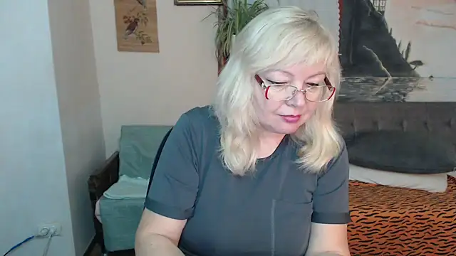 EvelynLoveShy online show from November 7, 5:02 pm