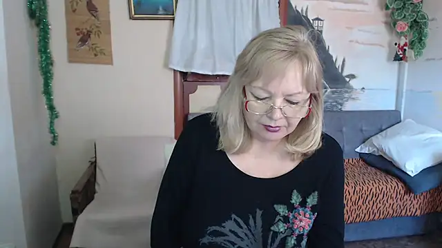 EvelynLoveShy online show from January 18, 8:40 am