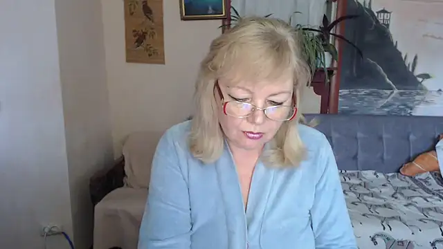 EvelynLoveShy online show from February 1, 2:15 pm