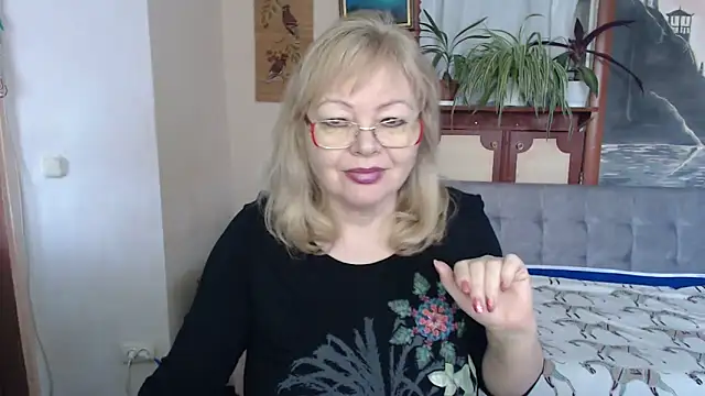 EvelynLoveShy online show from February 3, 11:59 am