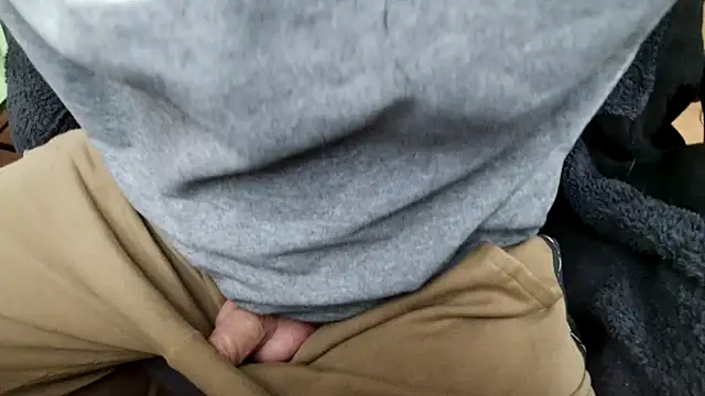 Snapshot of foreskinbeautiful chatting on December 14, 3:17 pm foreskinbeautiful online show from December 14, 3:17 pm