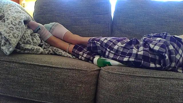 femgui69 online show from December 16, 2:55 pm