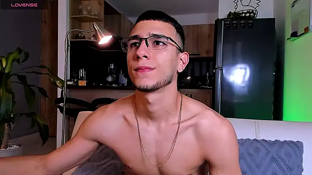 SymonPrince online show from October 9, 9:13 pm