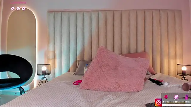 Snapshot of Maia_Collins chatting on January 28, 3:04 am Maia Collins online show from January 28, 3:04 am