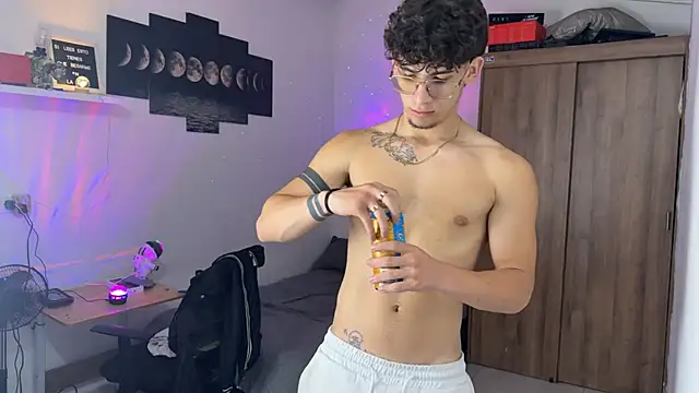 Kisan Smith online show from October 31, 3:07 am