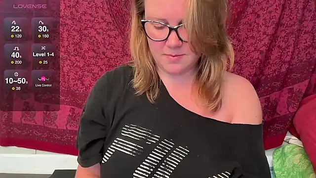 GlitterKitty108 online show from July 5, 3:41 pm