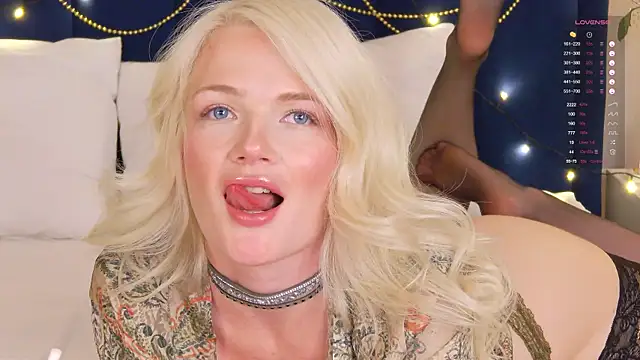 Snapshot of MilaDemies chatting on February 19, 8:01 am MilaDemies online show from February 19, 8:01 am