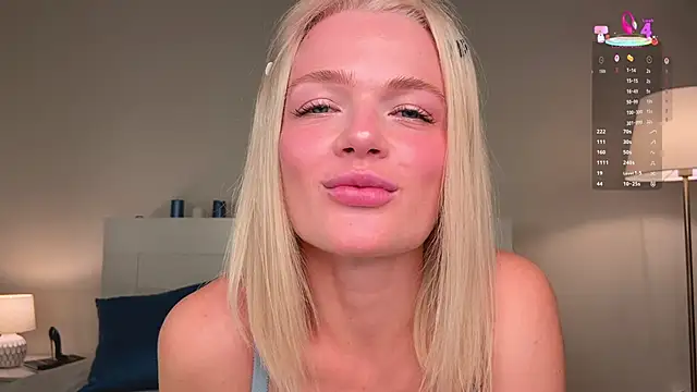 Snapshot of MilaDemies chatting on October 4, 3:37 am MilaDemies online show from October 4, 3:37 am