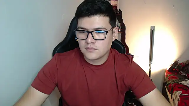 Snapshot of Plug_Control chatting on February 21, 12:33 am Plug Control online show from February 21, 12:33 am