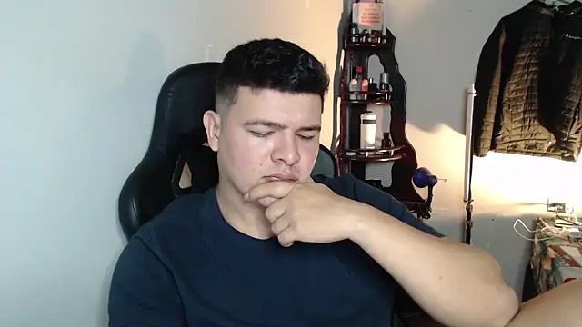 Snapshot of Plug_Control chatting on February 27, 4:01 am Plug Control online show from February 27, 4:01 am