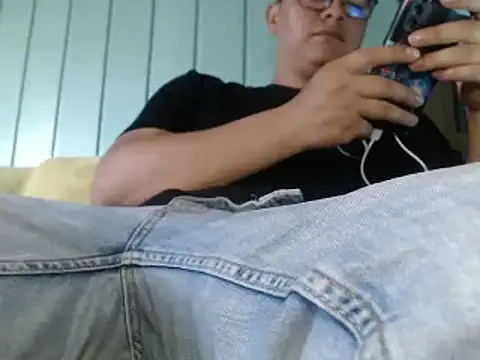 Snapshot of Plug_Control chatting on March 27, 8:52 pm Plug Control online show from March 27, 8:52 pm