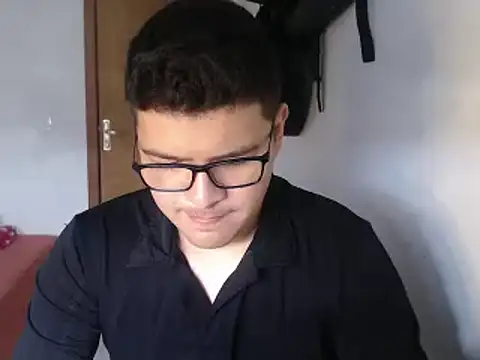 Snapshot of Plug_Control chatting on April 5, 3:31 pm Plug Control online show from April 5, 3:31 pm