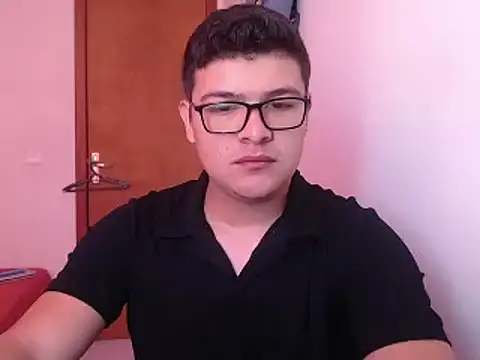 Snapshot of Plug_Control chatting on April 10, 4:44 pm Plug Control online show from April 10, 4:44 pm