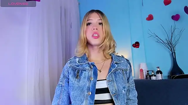 Snapshot of Courtney_gonet chatting on February 18, 3:53 am Courtney gonet online show from February 18, 3:53 am
