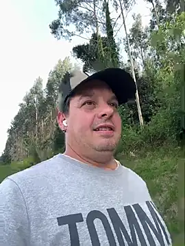 Jose HotLatino online show from April 20, 2:42 pm
