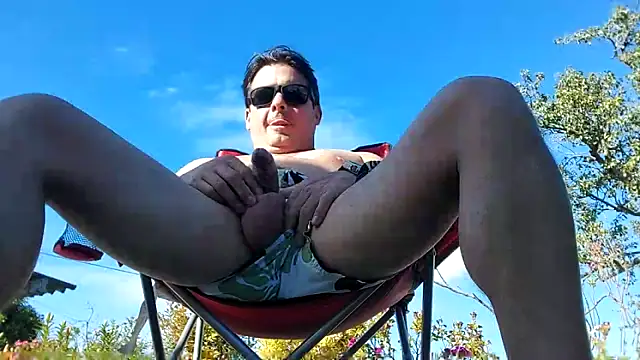 Jose HotLatino online show from June 9, 4:40 pm