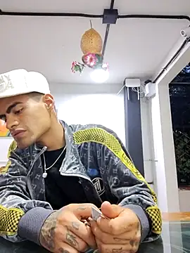 Snapshot of dannybigcockxxl chatting on March 17, 11:11 pm dannybigcockxxl online show from March 17, 11:11 pm