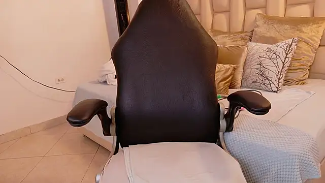 lia mariana online show from October 20, 6:19 pm