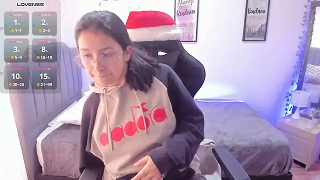Amy joones online show from December 17, 1:49 pm