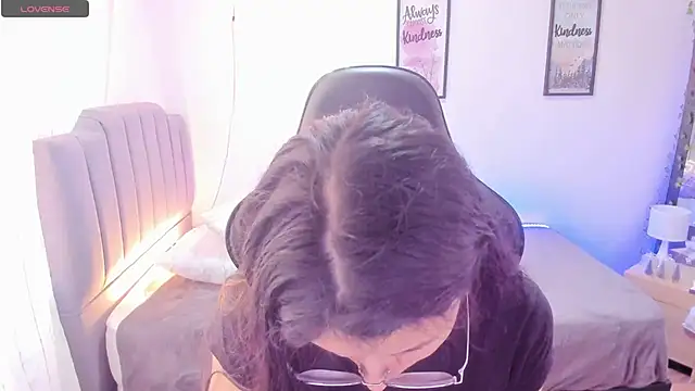 Amy joones online show from January 4, 1:53 pm