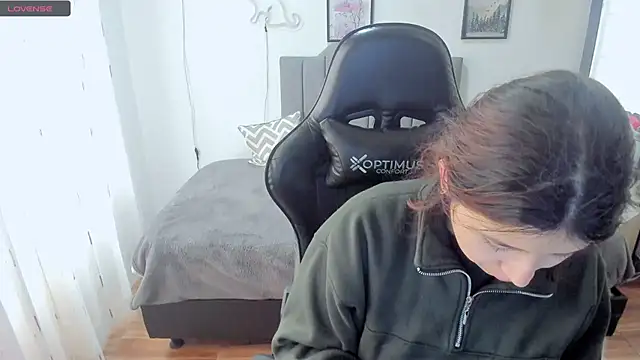 Amy joones online show from October 1, 12:22 pm