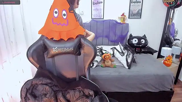 Amy joones online show from October 25, 1:07 pm