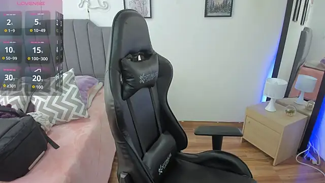 Amy joones online show from November 17, 1:28 pm