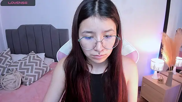 Amy joones online show from April 28, 11:37 am