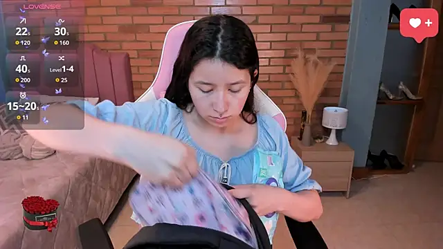 Amy joones online show from May 6, 11:26 am