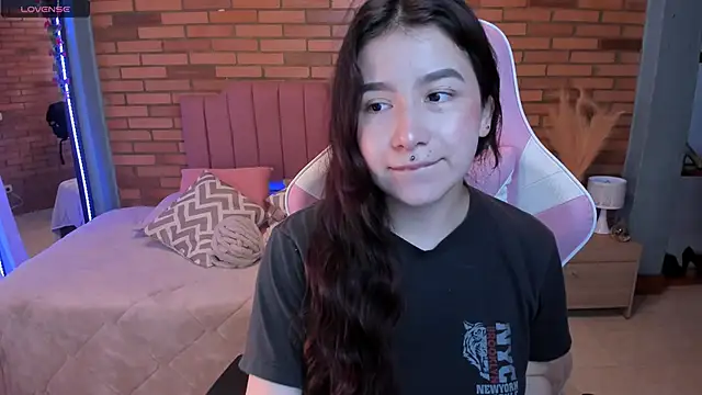 Amy joones online show from May 22, 11:27 am