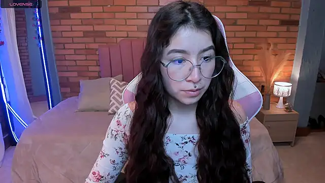 Amy joones online show from June 1, 11:45 am