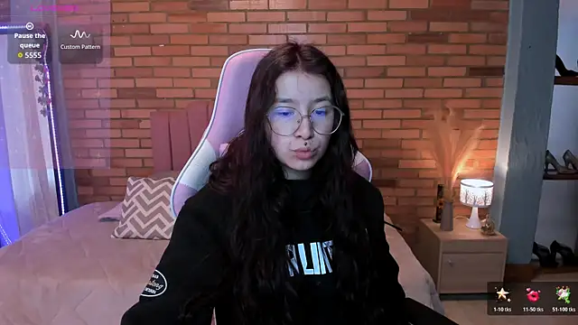 Amy joones online show from June 4, 11:38 am