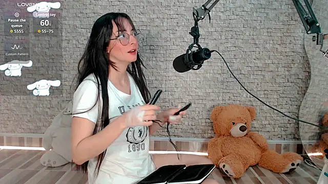 emma unu online show from May 1, 3:00 am