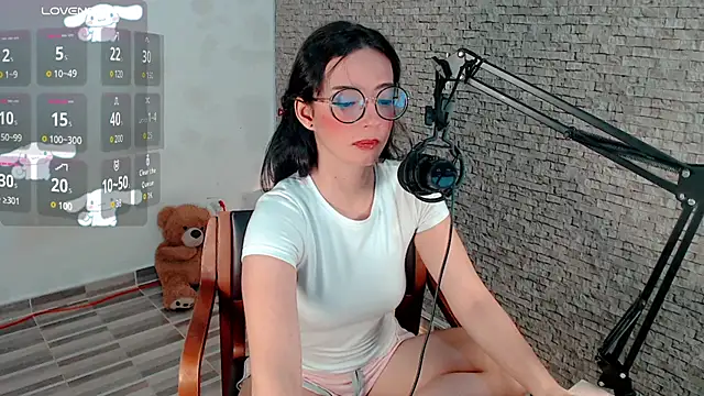 emma unu online show from July 24, 2:53 am