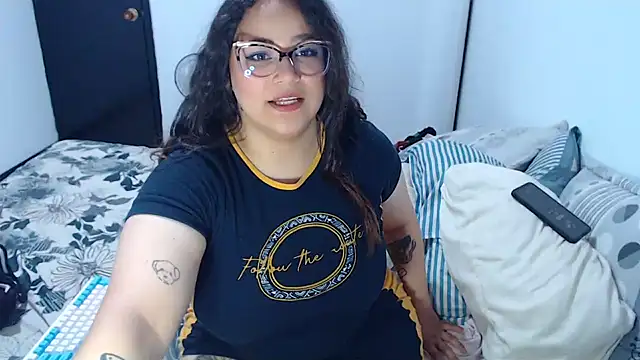 Luciernaga18 online show from February 4, 3:11 am