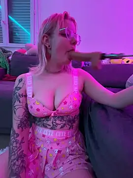 LaskaLeRoomba online show from January 17, 9:40 pm